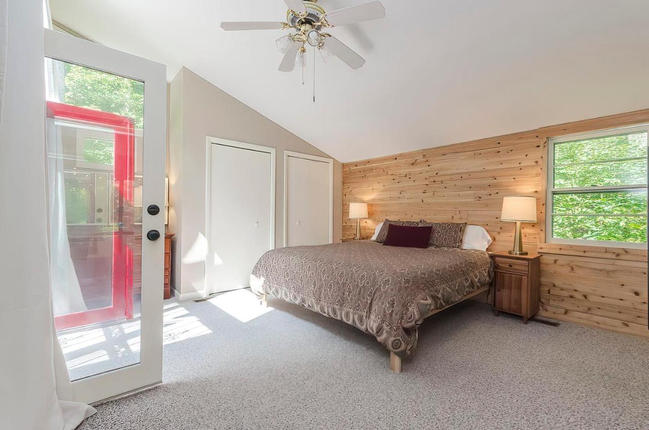 Secluded Oasis W Hot Tub, Screened-In Porch, Wifi! Berkeley Springs Exterior photo